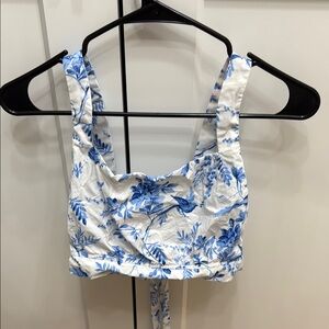 Gorgeous floral cropped top.